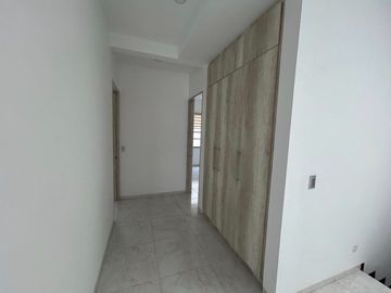 VENTA EXCLUSIVA CASA DE AUTOR, UBICADA EN ESQUINA, CON EXCEDENTE TERRENO, ESPECTACULAR VISTA  EN ZIBATÁ-QUERÉTARO JF