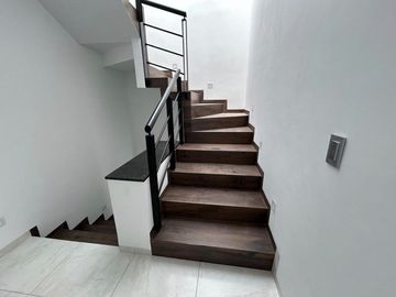 VENTA EXCLUSIVA CASA DE AUTOR, UBICADA EN ESQUINA, CON EXCEDENTE TERRENO, ESPECTACULAR VISTA  EN ZIBATÁ-QUERÉTARO JF