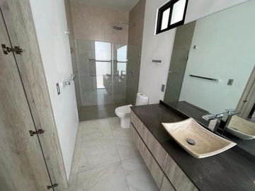 VENTA EXCLUSIVA CASA DE AUTOR, UBICADA EN ESQUINA, CON EXCEDENTE TERRENO, ESPECTACULAR VISTA  EN ZIBATÁ-QUERÉTARO JF