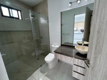 VENTA EXCLUSIVA CASA DE AUTOR, UBICADA EN ESQUINA, CON EXCEDENTE TERRENO, ESPECTACULAR VISTA  EN ZIBATÁ-QUERÉTARO JF