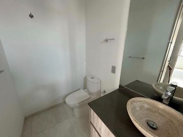 VENTA EXCLUSIVA CASA DE AUTOR, UBICADA EN ESQUINA, CON EXCEDENTE TERRENO, ESPECTACULAR VISTA  EN ZIBATÁ-QUERÉTARO JF