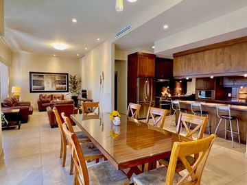 ¡SE VENDE! PENTHOUSE EN TORRE SOLARA 180M²