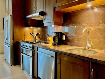 ¡SE VENDE! PENTHOUSE EN TORRE SOLARA 180M²