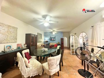 CASA EN VENTA 1 NIVEL CON DEPARTAMENTOS FRACCIONAMIENTO COSTA DE ORO