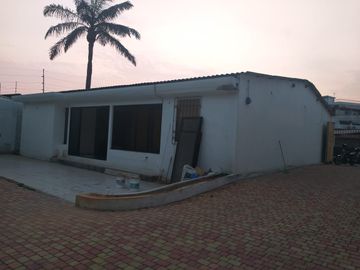 DE OPORTUNIDAD - CASA EN LOMAS DE URDESA  - GUAYAQUIL