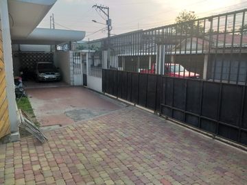 DE OPORTUNIDAD - CASA EN LOMAS DE URDESA  - GUAYAQUIL