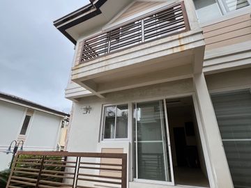 Tagaytay Hampton Villas near Picnic Grove For Bidding