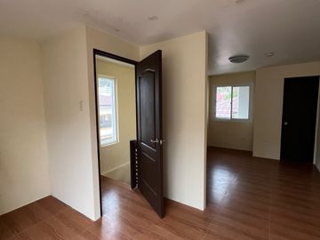 Tagaytay Hampton Villas near Picnic Grove For Bidding