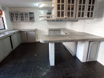 CASA DE VENTA EN PONCEANO, NORTE DE QUITO.