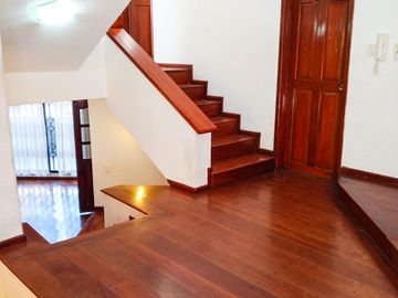 CASA DE VENTA EN PONCEANO, NORTE DE QUITO.