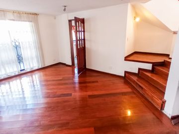 CASA DE VENTA EN PONCEANO, NORTE DE QUITO.