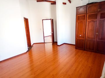 CASA DE VENTA EN PONCEANO, NORTE DE QUITO.
