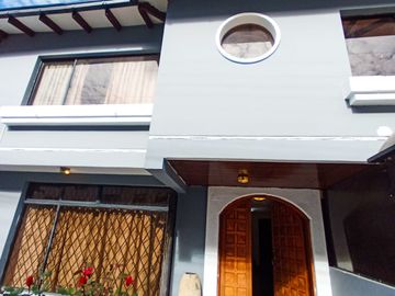 CASA DE VENTA EN PONCEANO, NORTE DE QUITO.