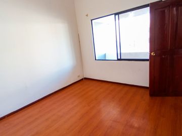 CASA DE VENTA EN PONCEANO, NORTE DE QUITO.