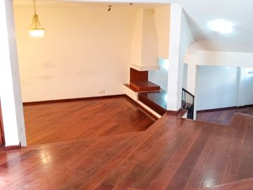CASA DE VENTA EN PONCEANO, NORTE DE QUITO.