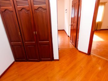 CASA DE VENTA EN PONCEANO, NORTE DE QUITO.