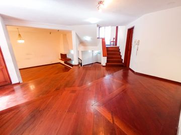 CASA DE VENTA EN PONCEANO, NORTE DE QUITO.