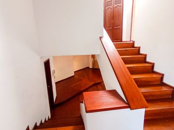 CASA DE VENTA EN PONCEANO, NORTE DE QUITO.