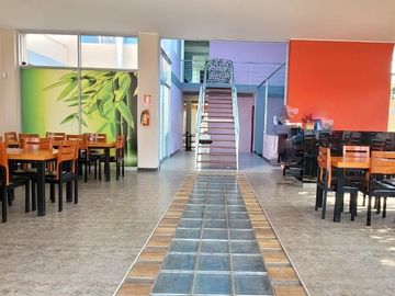 VENTA: AMPLIO LOCAL COMERCIAL Y CASA – CARR. A PIMENTEL