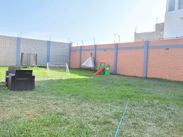 VENTA: AMPLIO LOCAL COMERCIAL Y CASA – CARR. A PIMENTEL