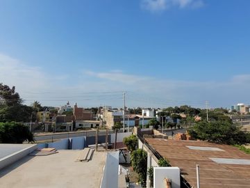 VENTA: AMPLIO LOCAL COMERCIAL Y CASA – CARR. A PIMENTEL