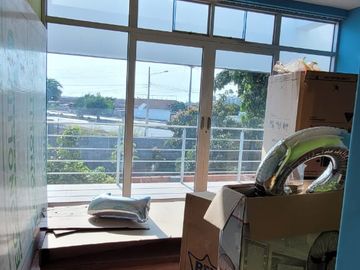 VENTA: AMPLIO LOCAL COMERCIAL Y CASA – CARR. A PIMENTEL