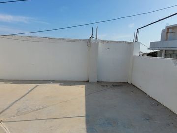 VENTA: AMPLIO LOCAL COMERCIAL Y CASA – CARR. A PIMENTEL