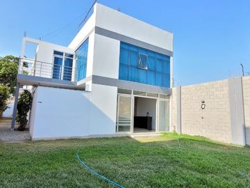 VENTA: AMPLIO LOCAL COMERCIAL Y CASA – CARR. A PIMENTEL