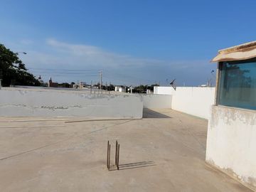 VENTA: AMPLIO LOCAL COMERCIAL Y CASA – CARR. A PIMENTEL