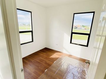 4BR Single-Attached House and lot near SM Tanza, near CAVITEX Manila