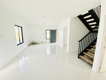 4BR Single-Attached House and lot near SM Tanza, near CAVITEX Manila