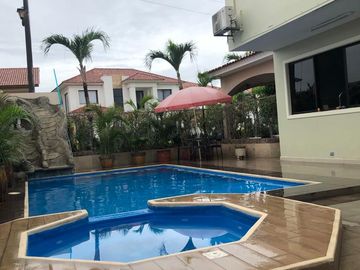 Venta de casa en la Urbanización Estancias del Río en la Vía Samborondón.