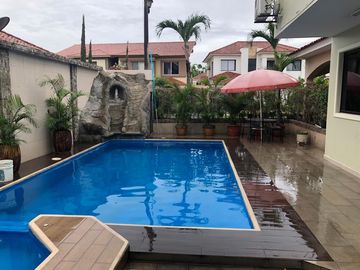 Venta de casa en la Urbanización Estancias del Río en la Vía Samborondón.