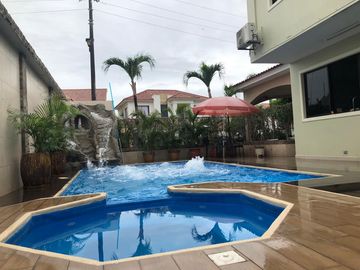 Venta de casa en la Urbanización Estancias del Río en la Vía Samborondón.