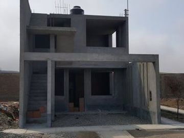 Venta de 2 lotes contiguos para vivienda, en urbanización Lomas de Pucusana, zona segura, con amplios parques, juegos para niños, pórtico de ingresos