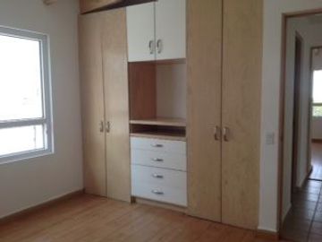 Casa en renta con cuarto de servicio centro sur