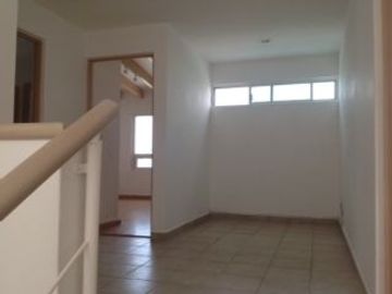 Casa en renta con cuarto de servicio centro sur