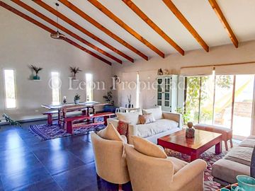 Se vende Hermosa parcela con casa en  condominio en sector Alhue, Curacaví.