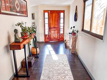 Se vende Hermosa parcela con casa en  condominio en sector Alhue, Curacaví.