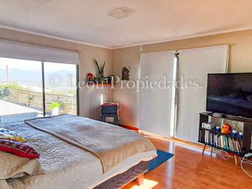 Se vende Hermosa parcela con casa en  condominio en sector Alhue, Curacaví.