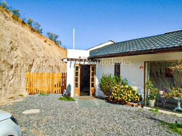 Se vende Hermosa parcela con casa en  condominio en sector Alhue, Curacaví.