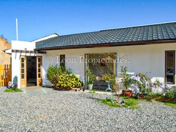 Se vende Hermosa parcela con casa en  condominio en sector Alhue, Curacaví.
