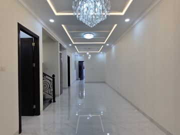Rumah baru design classic di pondok bambu Jakarta Timur