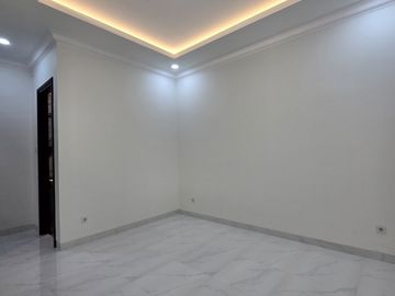 Rumah baru design classic di pondok bambu Jakarta Timur