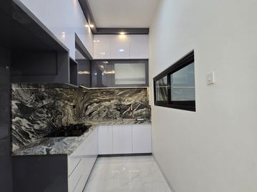 Rumah baru design classic di pondok bambu Jakarta Timur