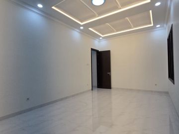 Rumah baru design classic di pondok bambu Jakarta Timur