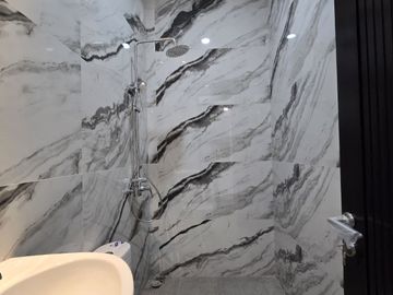 Rumah baru design classic di pondok bambu Jakarta Timur