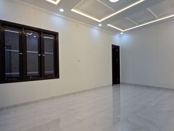 Rumah baru design classic di pondok bambu Jakarta Timur