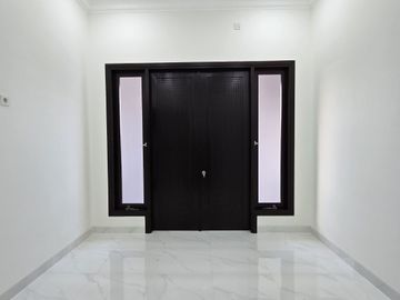 Rumah baru design classic di pondok bambu Jakarta Timur