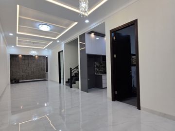 Rumah baru design classic di pondok bambu Jakarta Timur